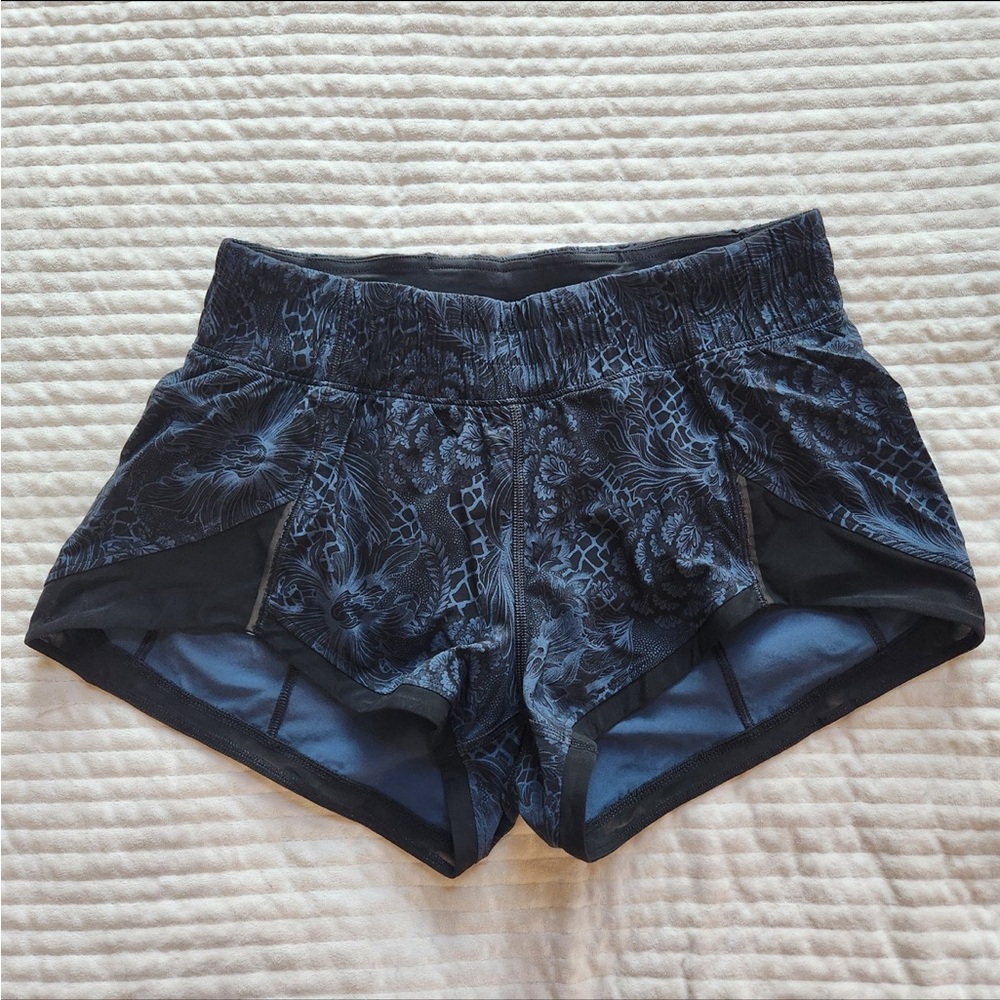 Lululemon hotty hot navy blue/black pattern shorts size 4